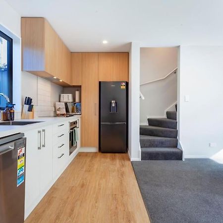 Appartamento Stylish Townhouse With Hot Tub Christchurch Esterno foto