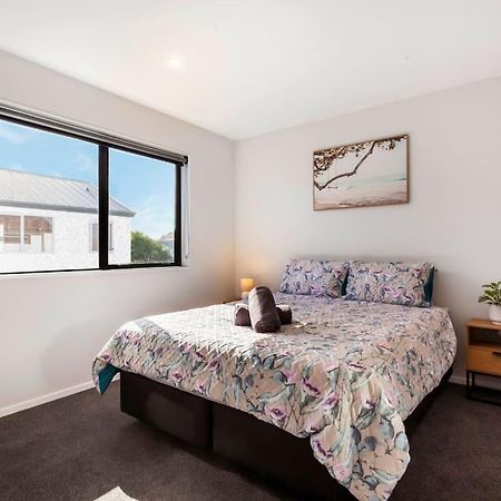 Appartamento Stylish Townhouse With Hot Tub Christchurch Esterno foto