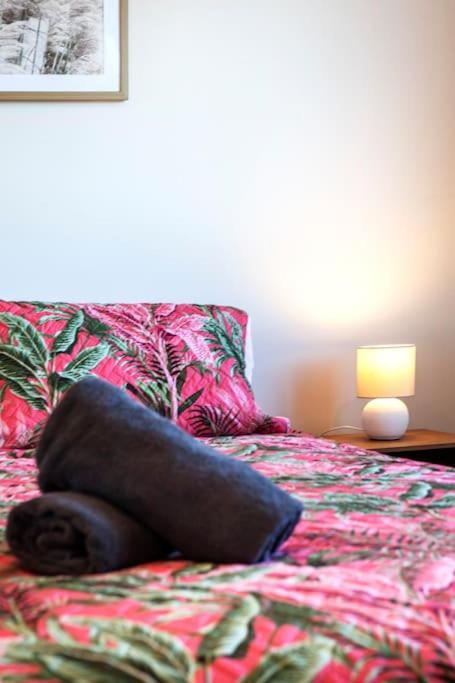 Appartamento Stylish Townhouse With Hot Tub Christchurch Esterno foto