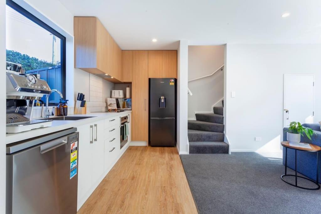 Appartamento Stylish Townhouse With Hot Tub Christchurch Esterno foto
