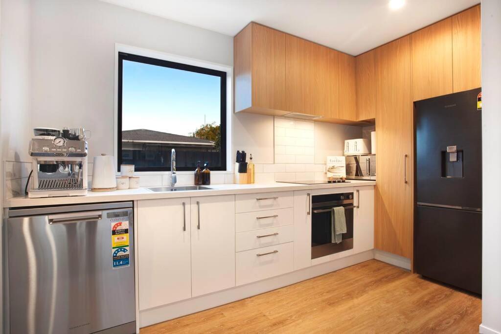 Appartamento Stylish Townhouse With Hot Tub Christchurch Esterno foto